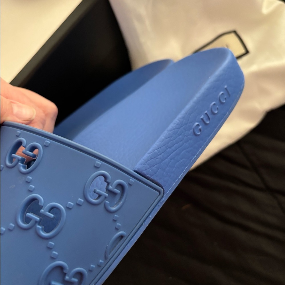 Gucci Signature Logo Embossed Blue Slides / Sandals / Flip Flops - Picture 2 of 3